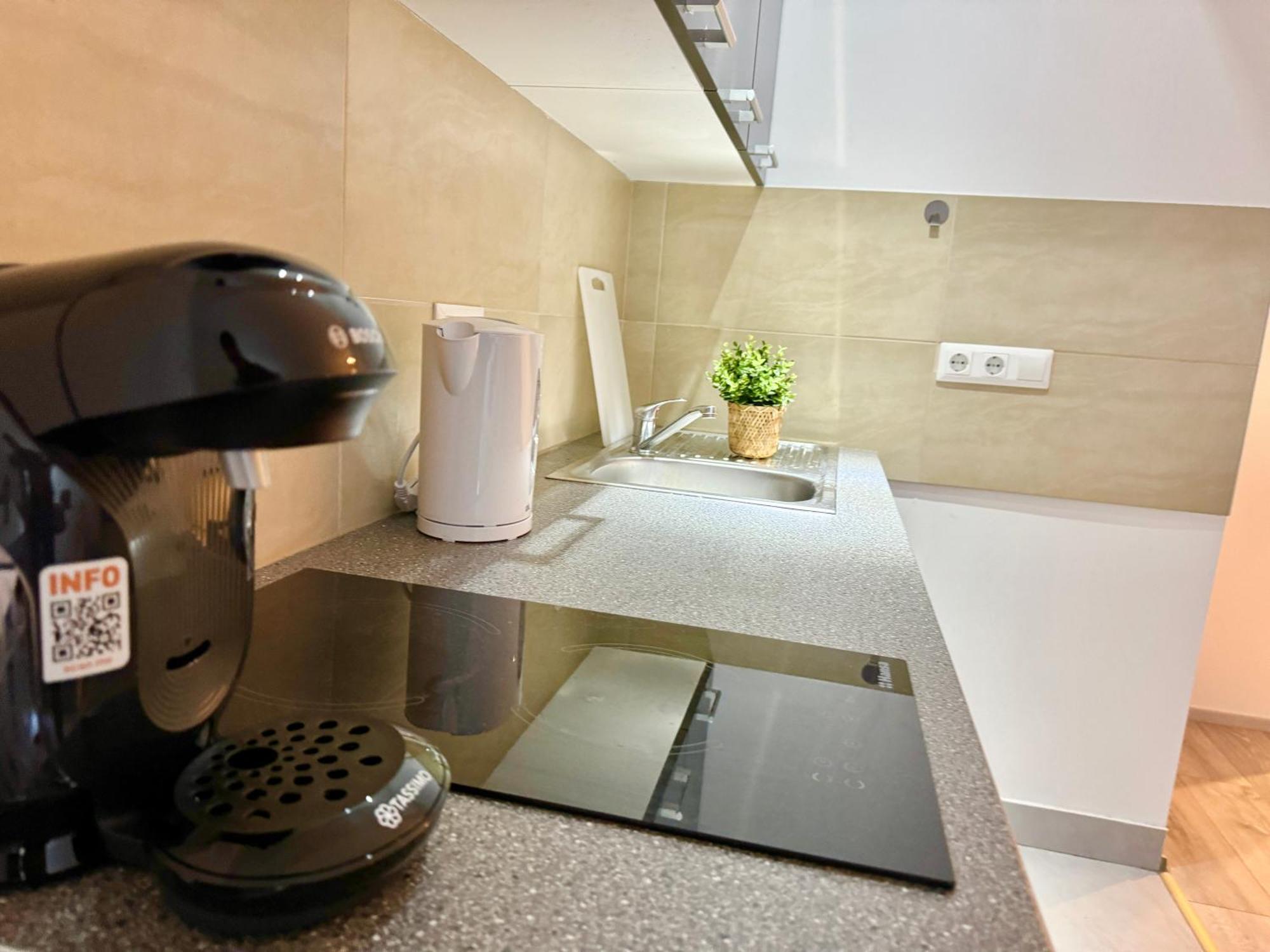 Stylish Schoenbrunn Apartments With Free Parking Viena Exterior foto